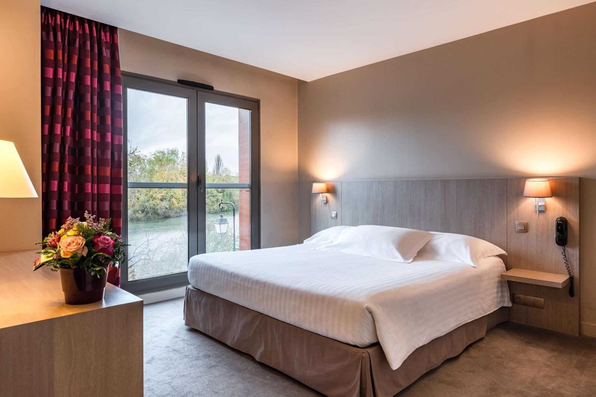 Le Relais De La Malmaison, A Member Of Radisson Individuals Rueil-Malmaison Exterior foto